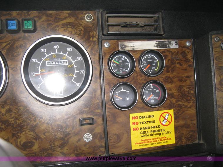 image for item E3305 1997 Kenworth T800 semi truck