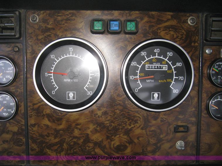 image for item E3305 1997 Kenworth T800 semi truck