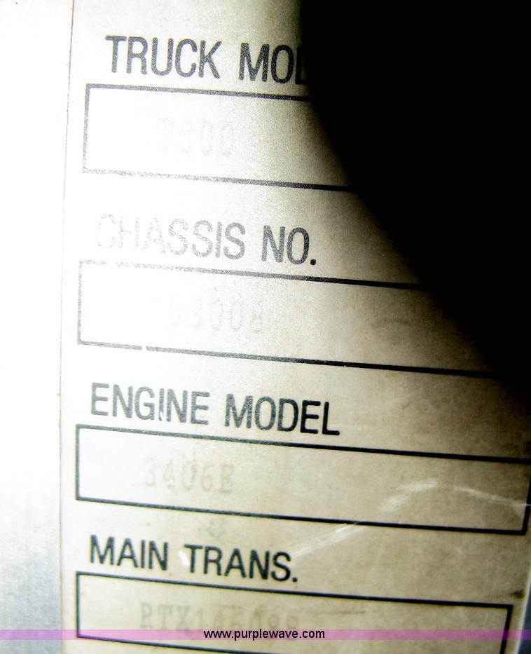 image for item E3305 1997 Kenworth T800 semi truck