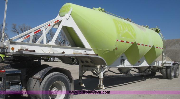 image for item E3306 1977 Fruehauf HEB-F2-J bulk transport tandem axle trailer