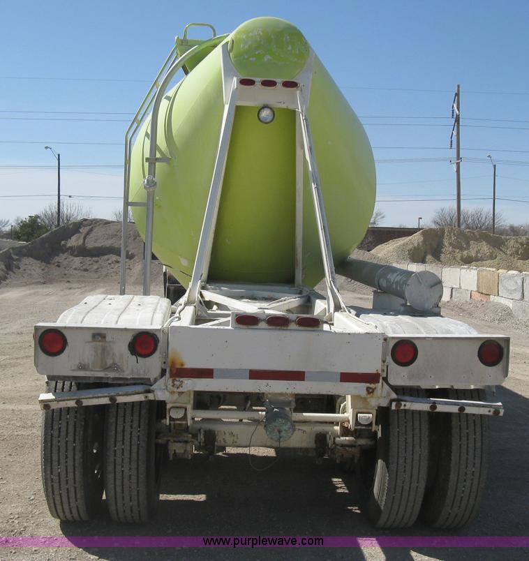 image for item E3306 1977 Fruehauf HEB-F2-J bulk transport tandem axle trailer