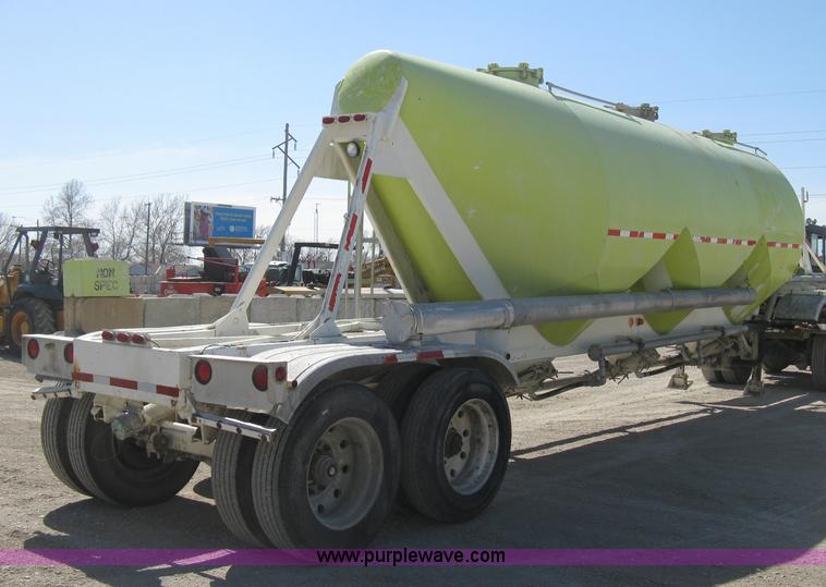 image for item E3306 1977 Fruehauf HEB-F2-J bulk transport tandem axle trailer