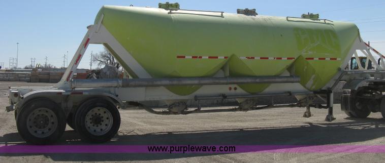 image for item E3306 1977 Fruehauf HEB-F2-J bulk transport tandem axle trailer