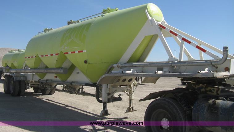 image for item E3306 1977 Fruehauf HEB-F2-J bulk transport tandem axle trailer