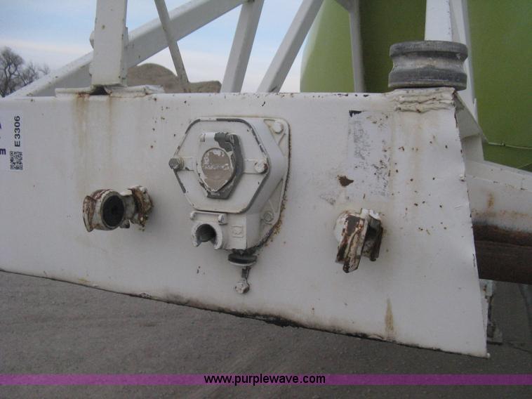 image for item E3306 1977 Fruehauf HEB-F2-J bulk transport tandem axle trailer