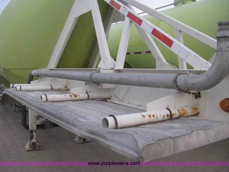 image for item E3306 1977 Fruehauf HEB-F2-J bulk transport tandem axle trailer