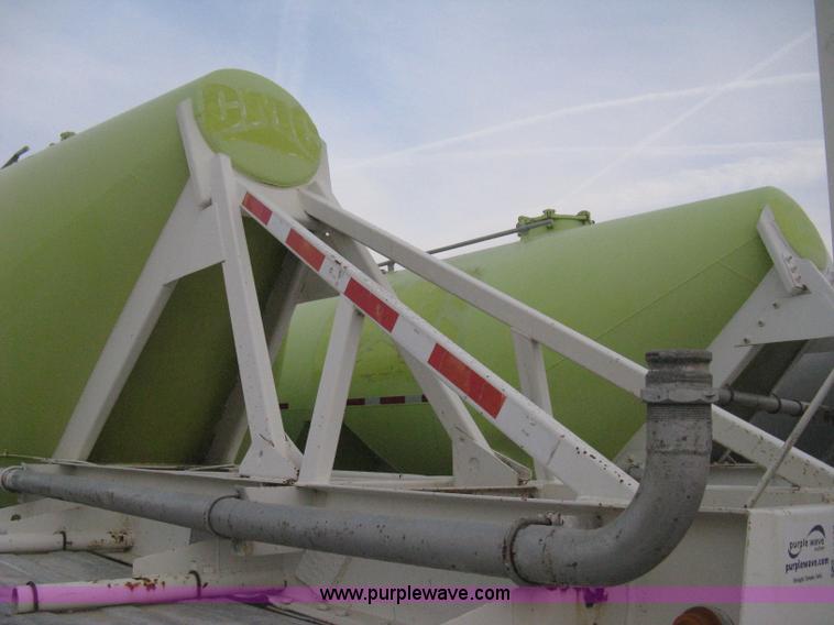 image for item E3306 1977 Fruehauf HEB-F2-J bulk transport tandem axle trailer