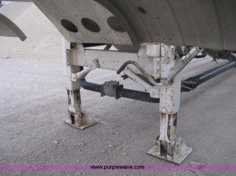 image for item E3306 1977 Fruehauf HEB-F2-J bulk transport tandem axle trailer