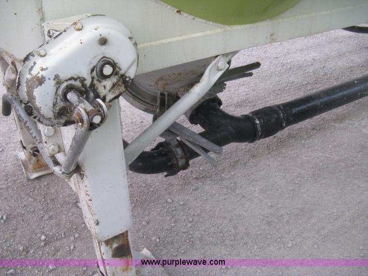 image for item E3306 1977 Fruehauf HEB-F2-J bulk transport tandem axle trailer