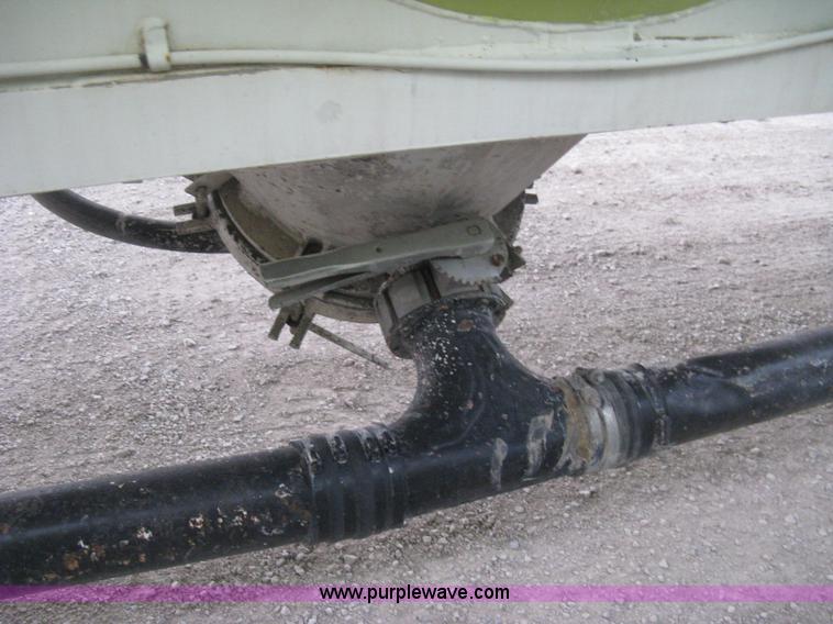 image for item E3306 1977 Fruehauf HEB-F2-J bulk transport tandem axle trailer