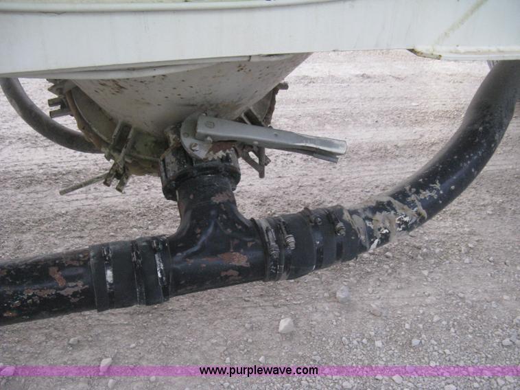 image for item E3306 1977 Fruehauf HEB-F2-J bulk transport tandem axle trailer