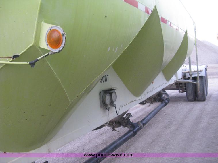 image for item E3306 1977 Fruehauf HEB-F2-J bulk transport tandem axle trailer