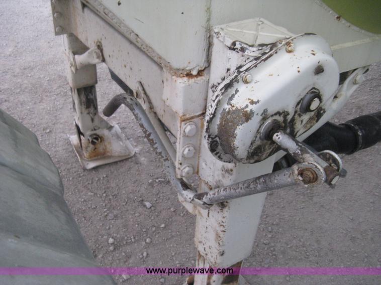 image for item E3306 1977 Fruehauf HEB-F2-J bulk transport tandem axle trailer