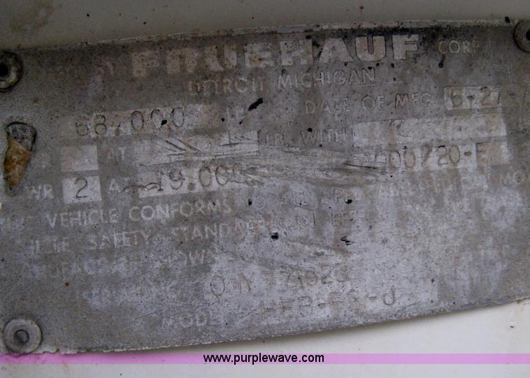 image for item E3306 1977 Fruehauf HEB-F2-J bulk transport tandem axle trailer