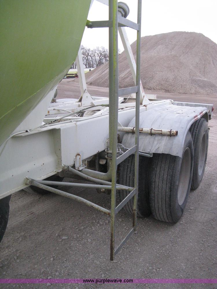 image for item E3306 1977 Fruehauf HEB-F2-J bulk transport tandem axle trailer