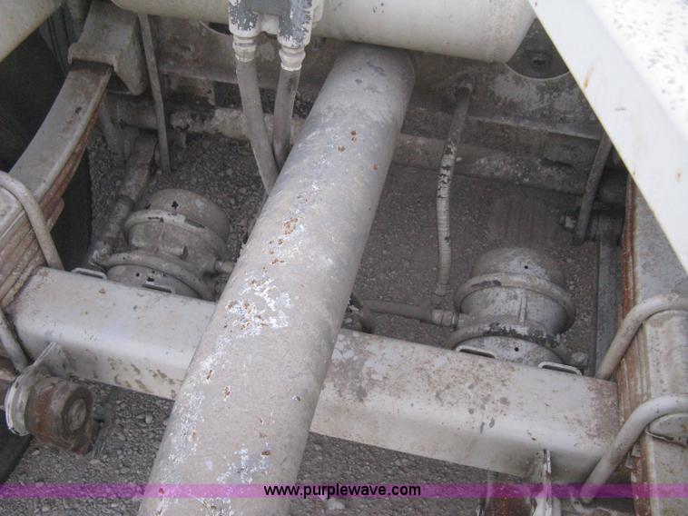 image for item E3306 1977 Fruehauf HEB-F2-J bulk transport tandem axle trailer