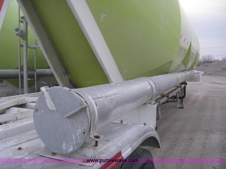 image for item E3306 1977 Fruehauf HEB-F2-J bulk transport tandem axle trailer