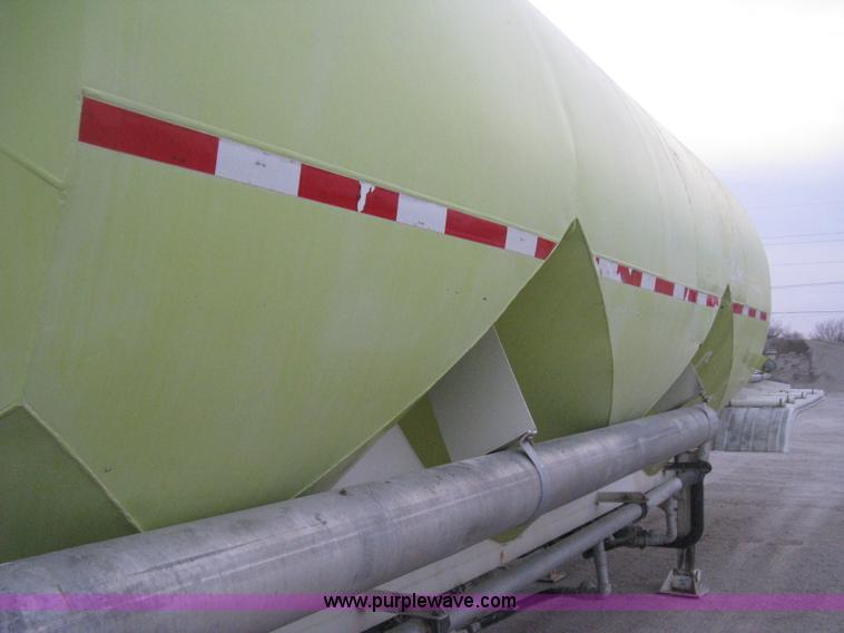 image for item E3306 1977 Fruehauf HEB-F2-J bulk transport tandem axle trailer