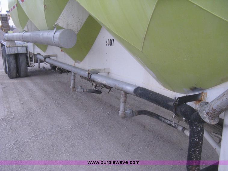 image for item E3306 1977 Fruehauf HEB-F2-J bulk transport tandem axle trailer