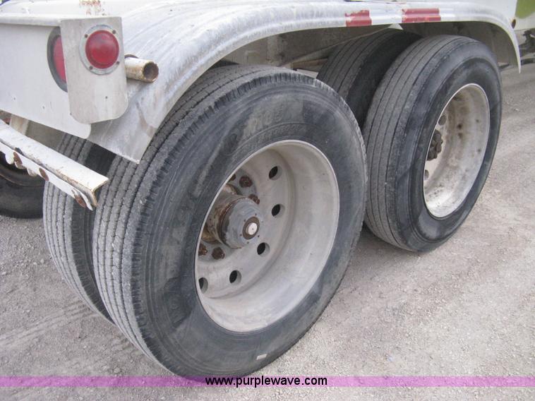 image for item E3306 1977 Fruehauf HEB-F2-J bulk transport tandem axle trailer