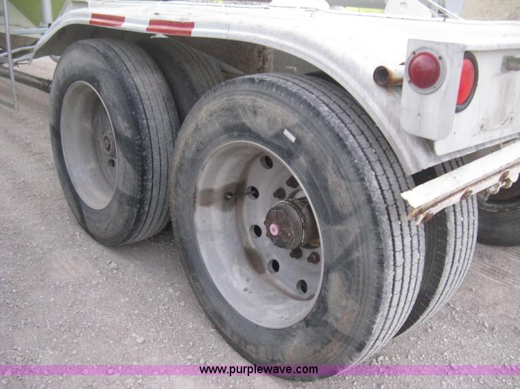 image for item E3306 1977 Fruehauf HEB-F2-J bulk transport tandem axle trailer