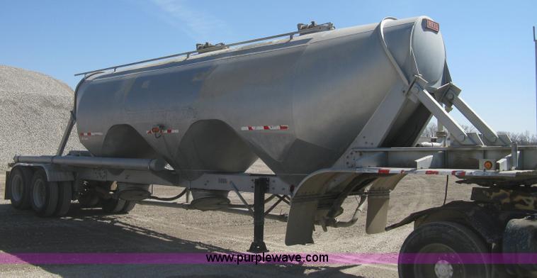 image for item E3308 1996 Heil tandem axle bulk transport trailer