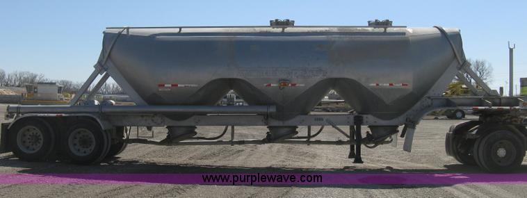 image for item E3308 1996 Heil tandem axle bulk transport trailer