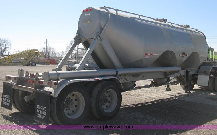 image for item E3308 1996 Heil tandem axle bulk transport trailer