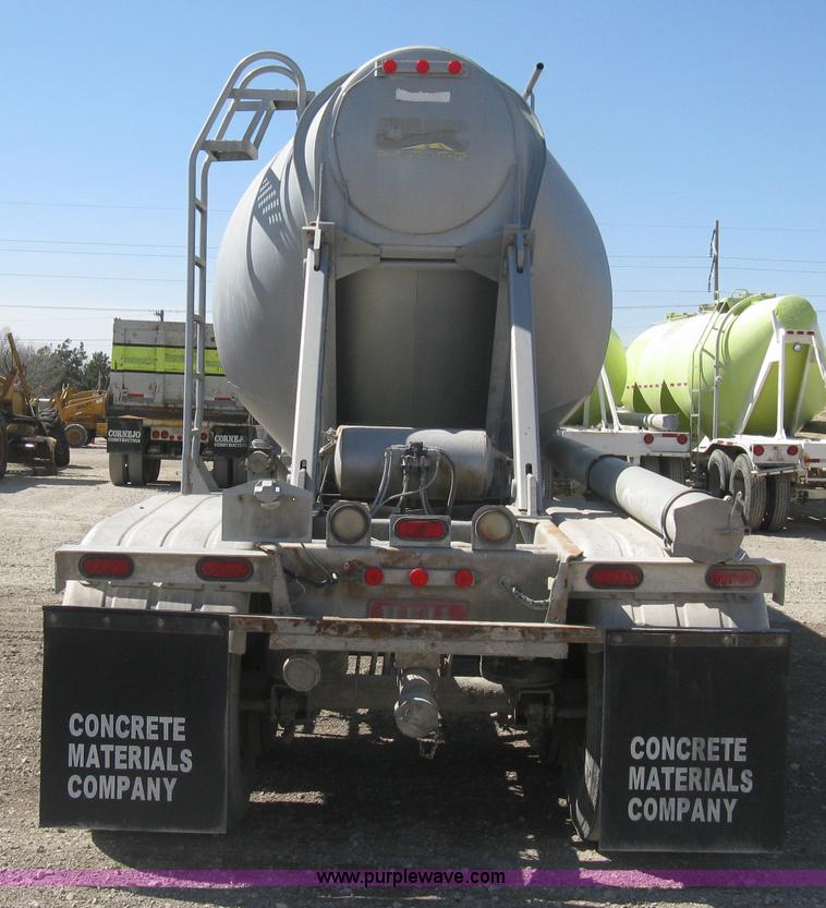 image for item E3308 1996 Heil tandem axle bulk transport trailer