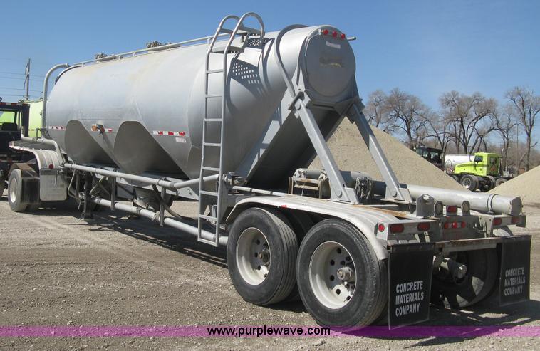 image for item E3308 1996 Heil tandem axle bulk transport trailer