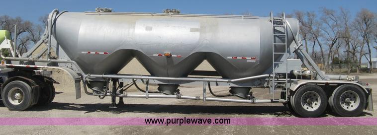 image for item E3308 1996 Heil tandem axle bulk transport trailer