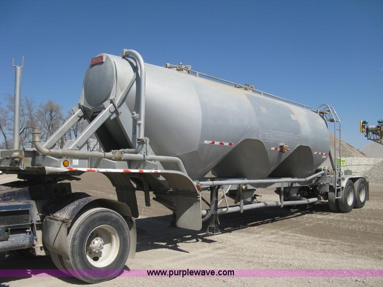 image for item E3308 1996 Heil tandem axle bulk transport trailer