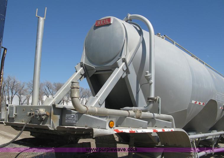 image for item E3308 1996 Heil tandem axle bulk transport trailer