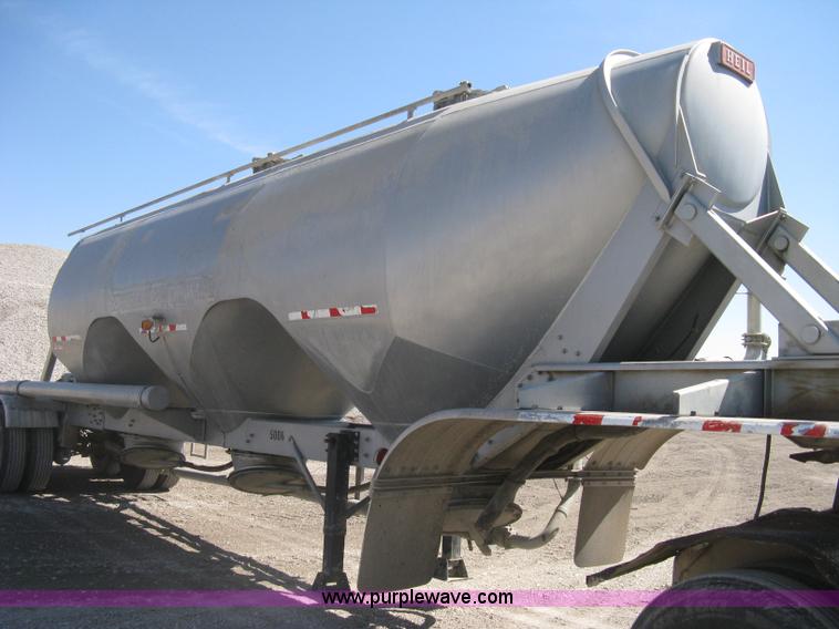 image for item E3308 1996 Heil tandem axle bulk transport trailer