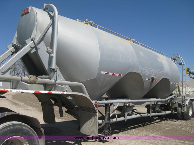 image for item E3308 1996 Heil tandem axle bulk transport trailer