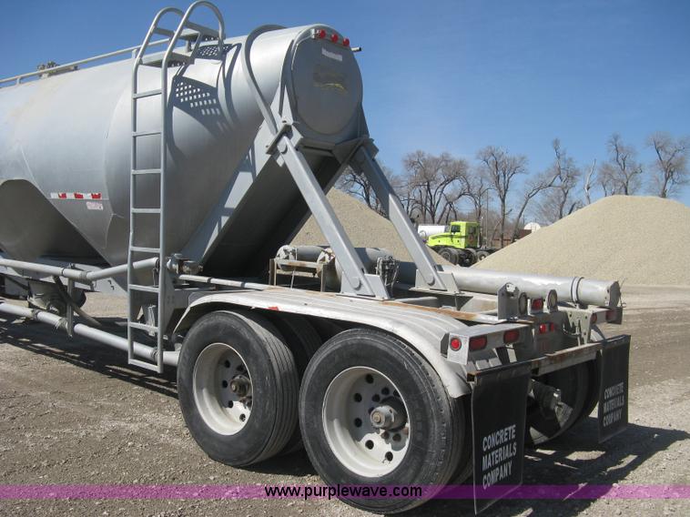 image for item E3308 1996 Heil tandem axle bulk transport trailer