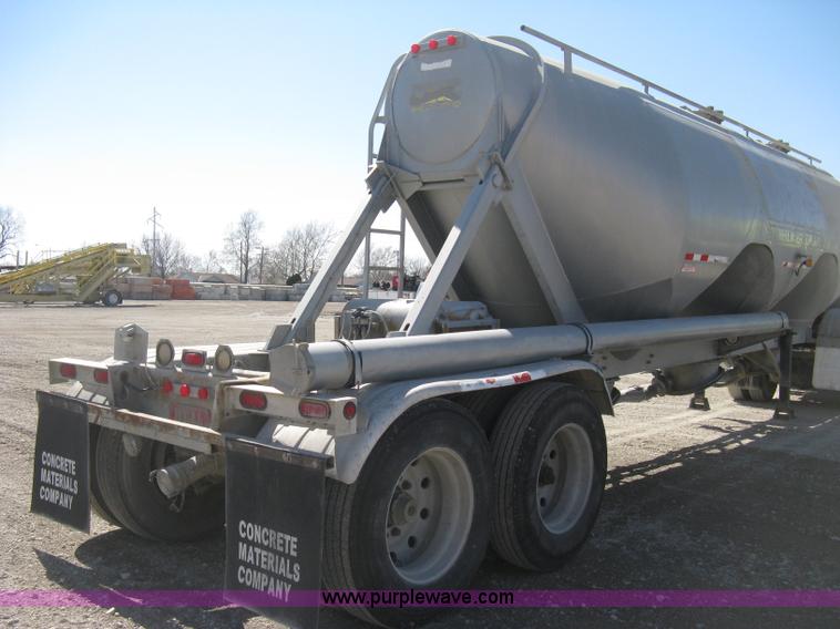 image for item E3308 1996 Heil tandem axle bulk transport trailer