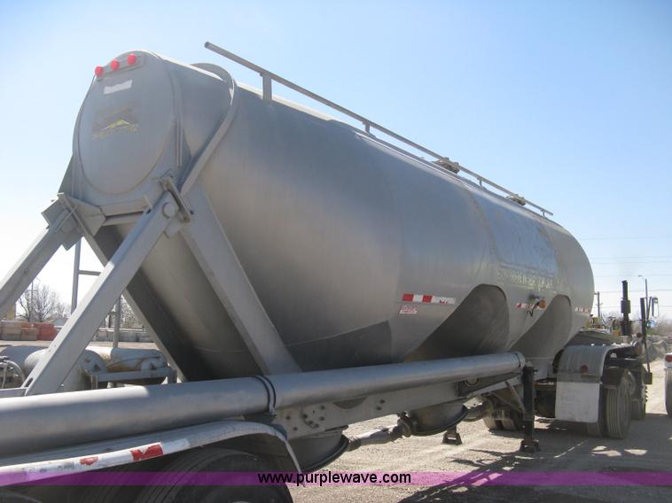 image for item E3308 1996 Heil tandem axle bulk transport trailer