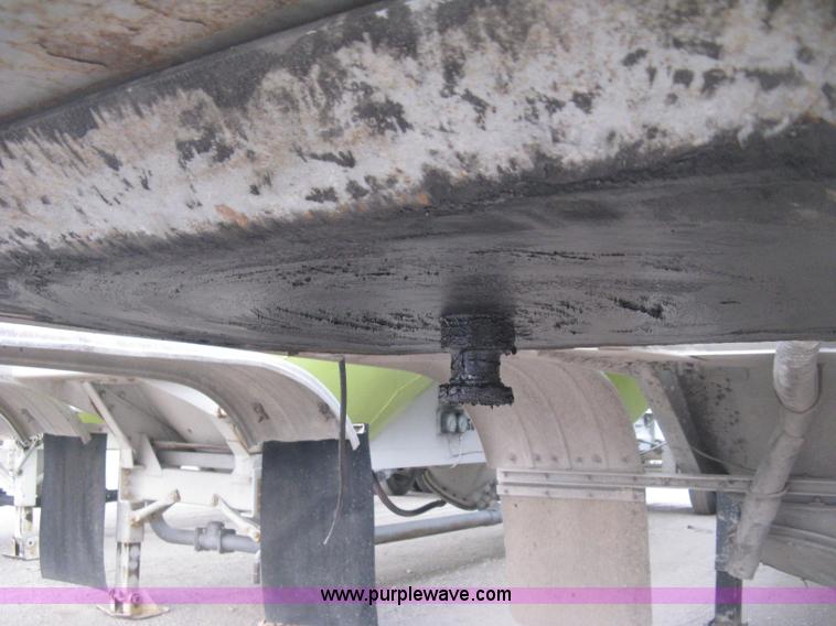 image for item E3308 1996 Heil tandem axle bulk transport trailer