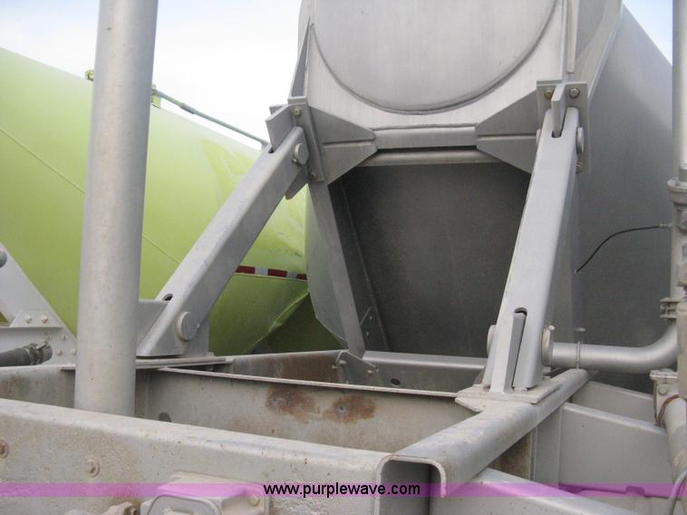 image for item E3308 1996 Heil tandem axle bulk transport trailer