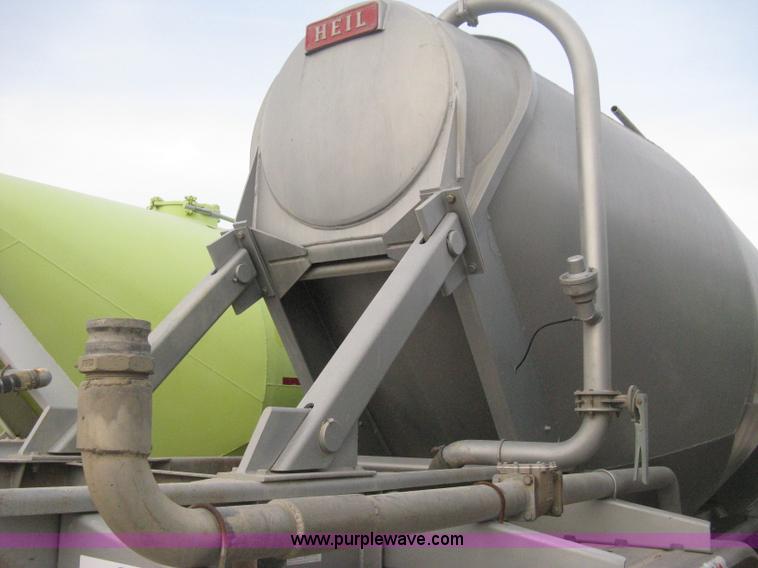 image for item E3308 1996 Heil tandem axle bulk transport trailer