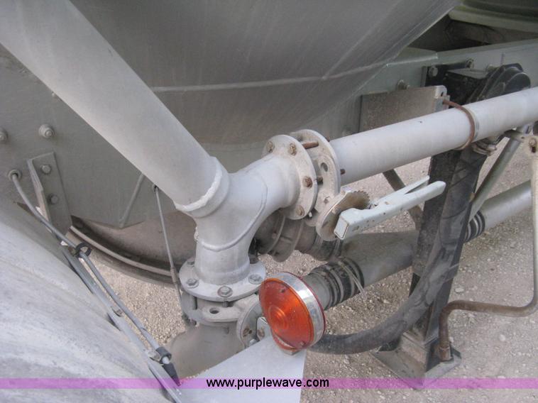 image for item E3308 1996 Heil tandem axle bulk transport trailer