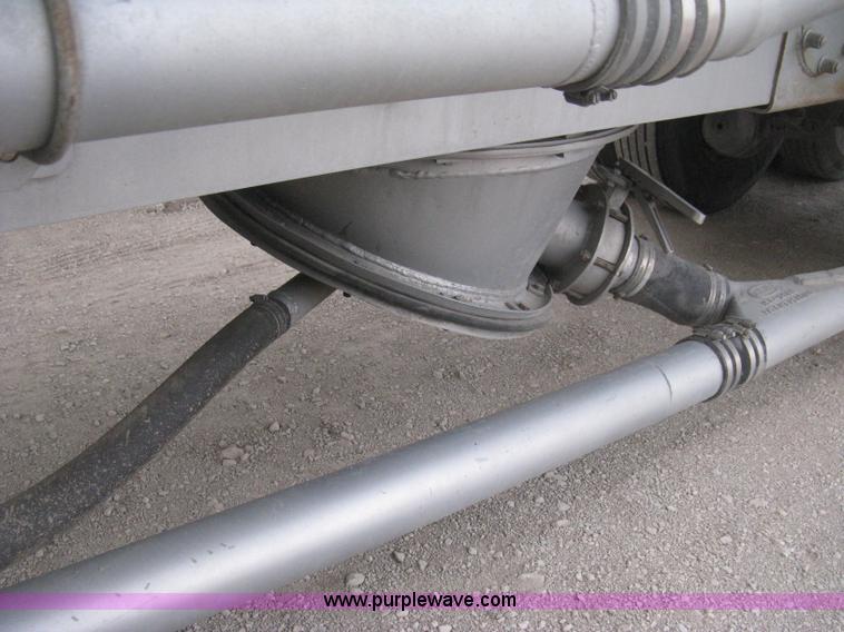 image for item E3308 1996 Heil tandem axle bulk transport trailer