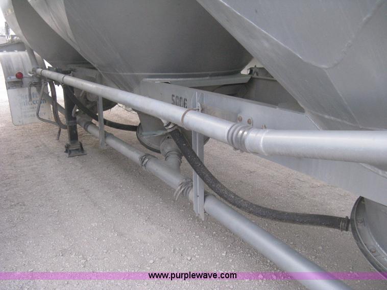 image for item E3308 1996 Heil tandem axle bulk transport trailer