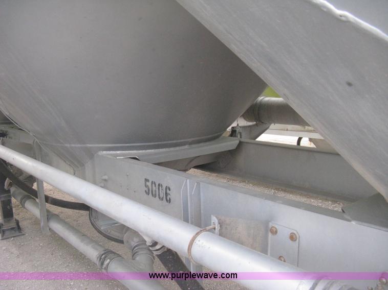 image for item E3308 1996 Heil tandem axle bulk transport trailer