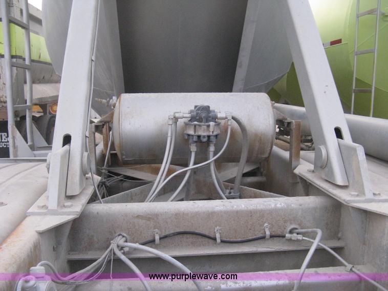 image for item E3308 1996 Heil tandem axle bulk transport trailer