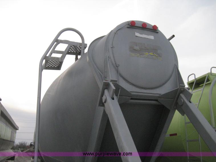 image for item E3308 1996 Heil tandem axle bulk transport trailer