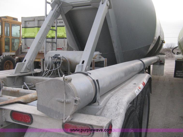 image for item E3308 1996 Heil tandem axle bulk transport trailer