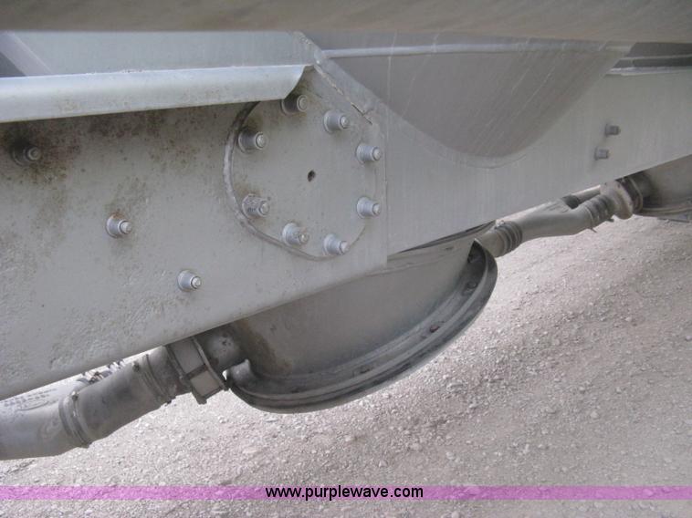 image for item E3308 1996 Heil tandem axle bulk transport trailer