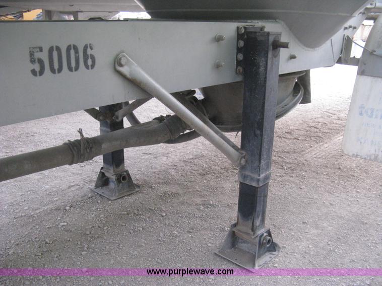 image for item E3308 1996 Heil tandem axle bulk transport trailer